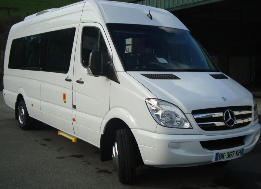 Minibus blanc